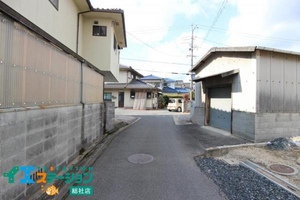 総社市井尻野　中古戸建 前面道路含む現地写真 