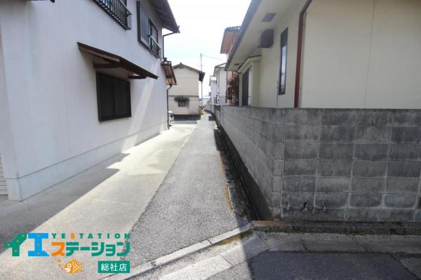 総社市井尻野　中古戸建 前面道路含む現地写真 