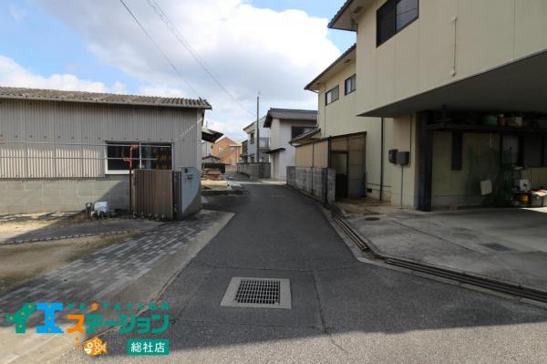 総社市井尻野　中古戸建 前面道路含む現地写真 