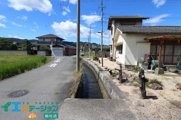 赤磐市立川　売地 前面道路含む現地写真 