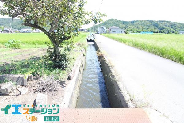 赤磐市立川　売地 前面道路含む現地写真 