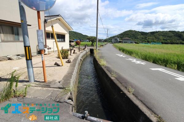 赤磐市立川　売地 前面道路含む現地写真 
