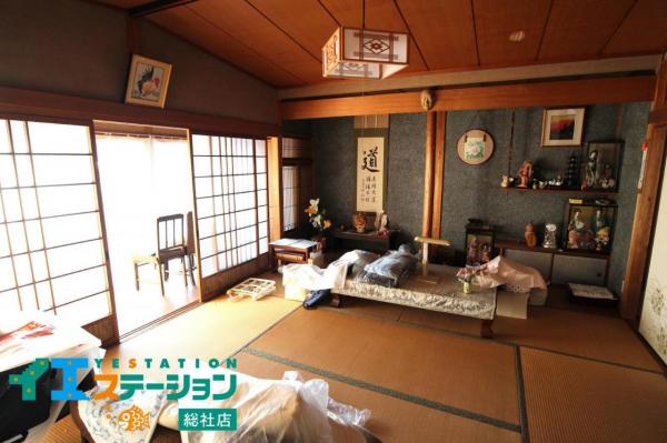 総社市美袋　中古戸建 リビング 