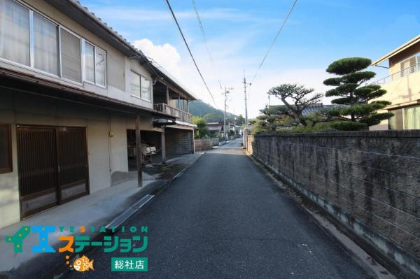 総社市美袋　中古戸建 前面道路含む現地写真 