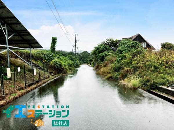 赤磐市殿台　売地 前面道路含む現地写真 