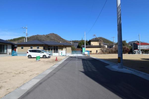 岡山市東区瀬戸町下　分譲地 前面道路含む現地写真 