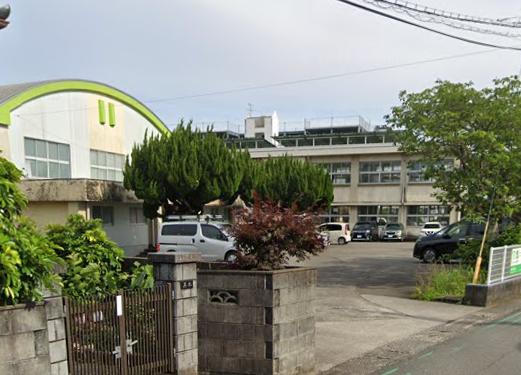 草川小学校入口