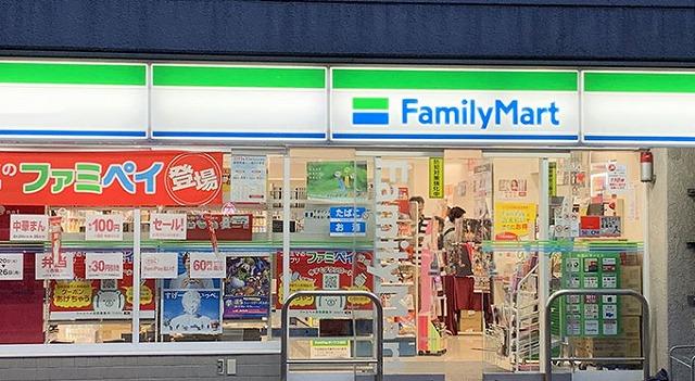 ファミリーマート 日向江良町店