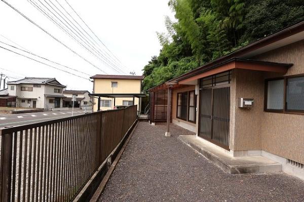 中古戸建 延岡市樫山町２丁目3005番、3006番イ JR日豊本線延岡駅 300万円