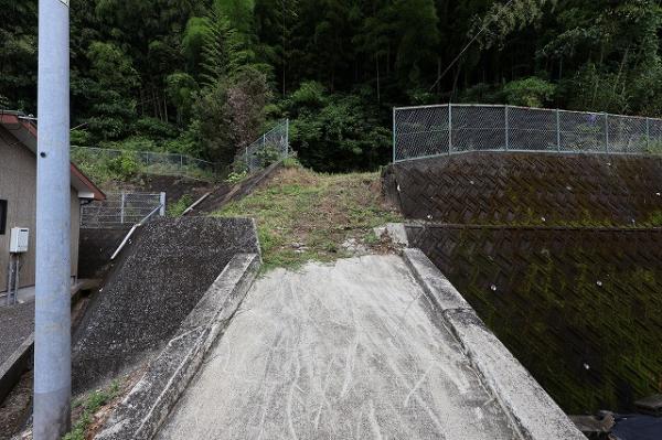 中古戸建 延岡市樫山町２丁目3005番、3006番イ JR日豊本線延岡駅 300万円