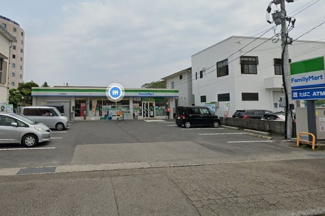 ファミリーマート 日向図書館前店