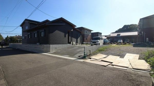 土地 日向市大字富高字新開651番1，6 JR日豊本線日向市駅 670.2万円