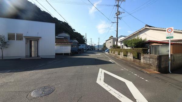 土地 日向市大字日知屋字前田8097番15，42 JR日豊本線日向市駅 700万円