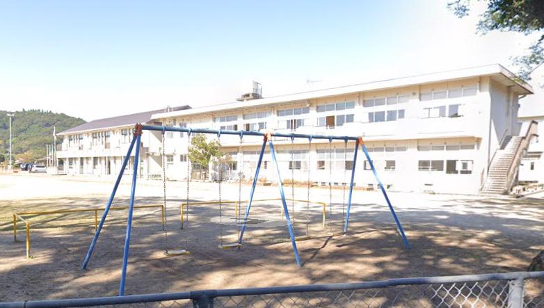 日向市立平岩小中学校
