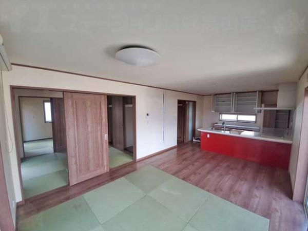 高山市冬頭町 中古戸建 6LDK リビングダイニング