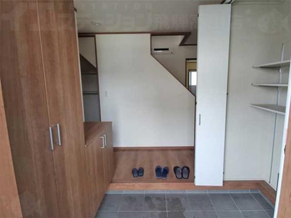 高山市冬頭町 中古戸建 6LDK 玄関 