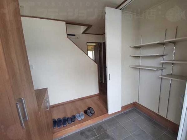 高山市冬頭町 中古戸建 6LDK 玄関 