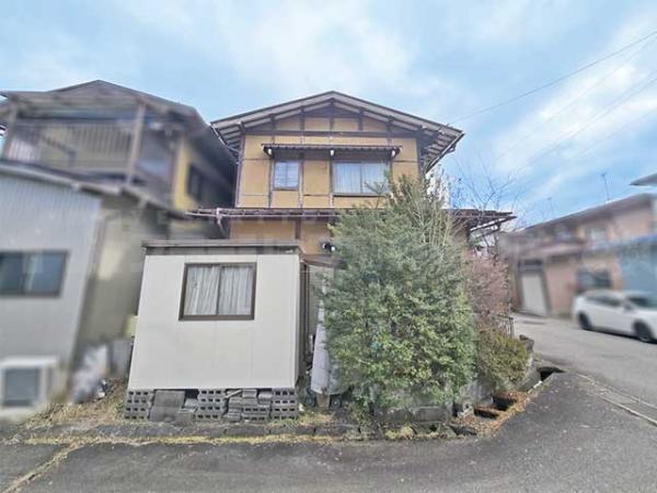 高山市片野町2丁目 中古戸建 6DK 前面道路含む現地写真 