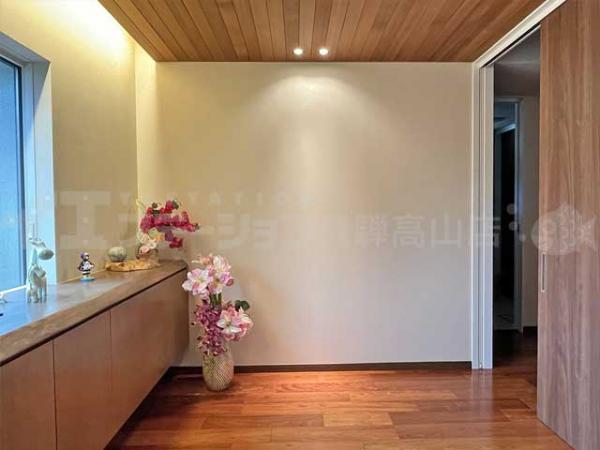 高山市国府町宇津江 中古戸建 4LDK 玄関 