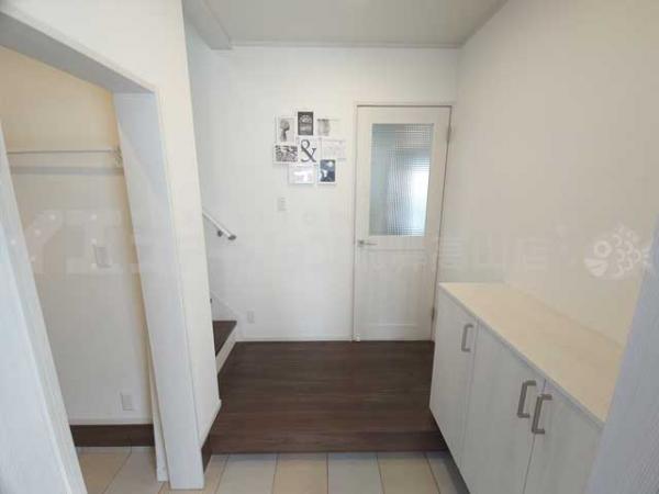 【ご商談中】高山市上岡本町4丁目 中古戸建 4SLDK 玄関 