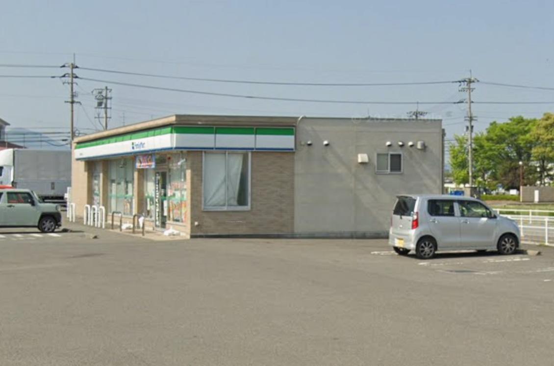 ファミリーマート 国府北岩延店