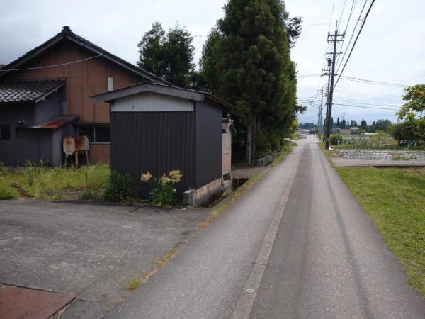 上市町新屋　住宅用地 前面道路含む現地写真 