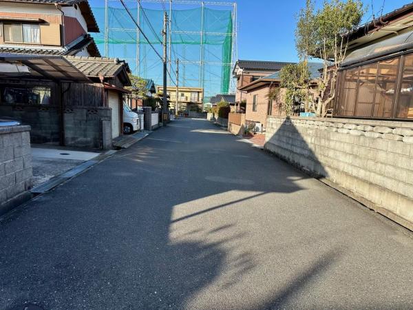 大字江泊｜中古戸建 前面道路含む現地写真 