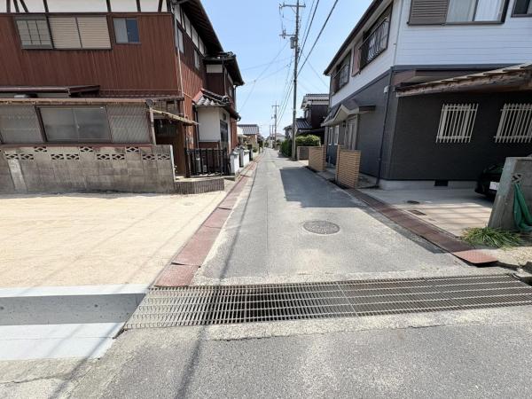 桑南2丁目｜売土地 前面道路含む現地写真 