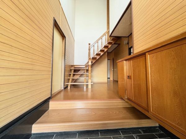 岩畠2丁目｜中古戸建 玄関 