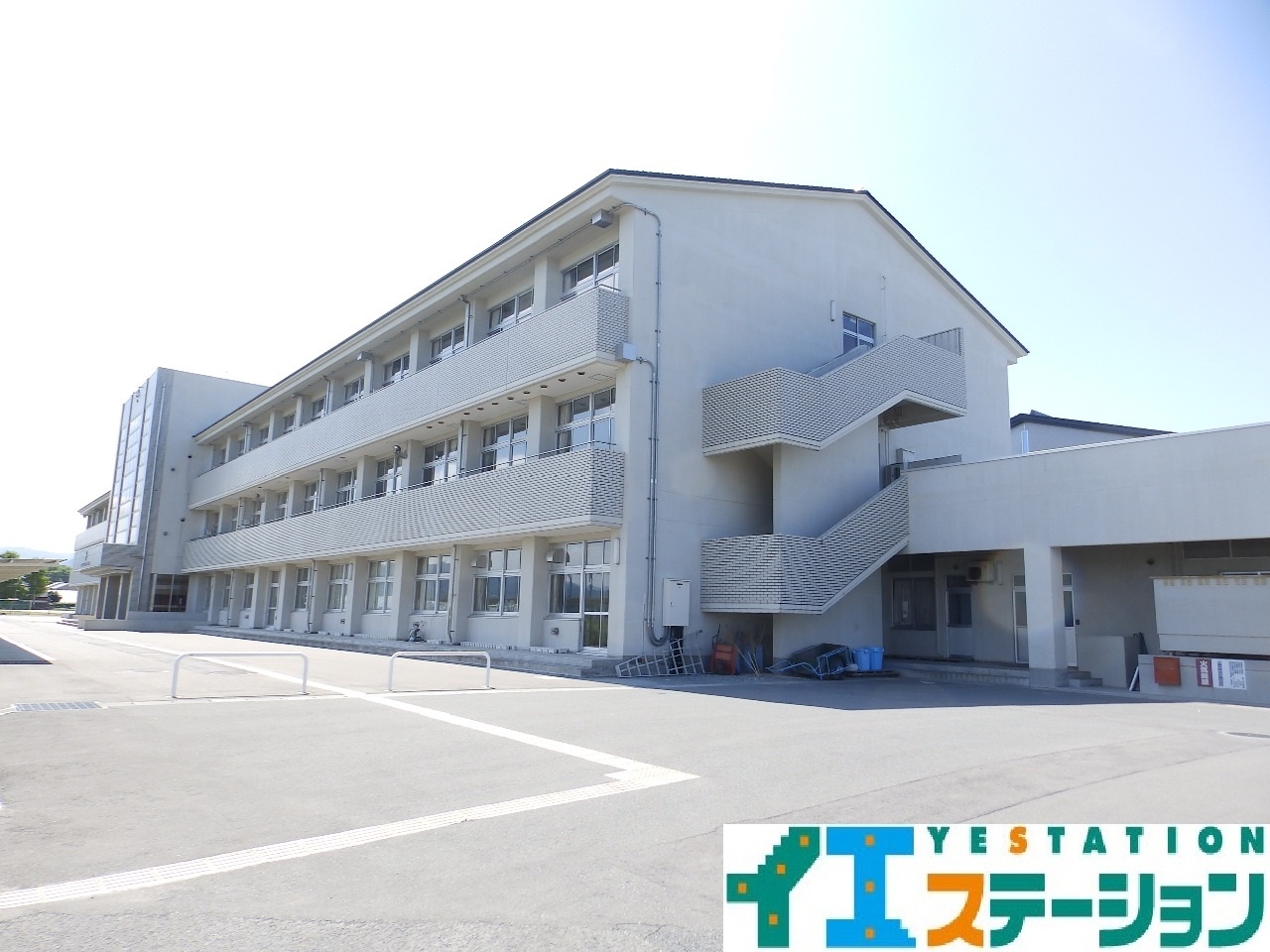 向陽中学校