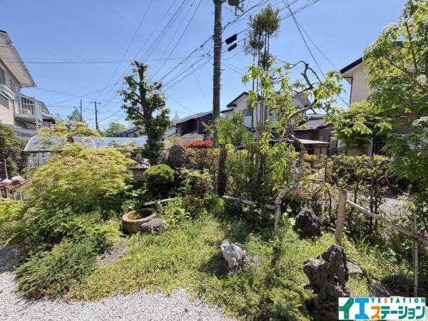 泉区館1丁目 庭 