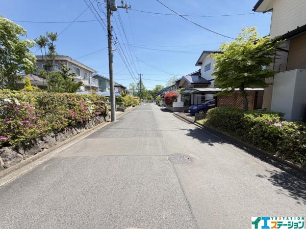 泉区館1丁目 前面道路含む現地写真 