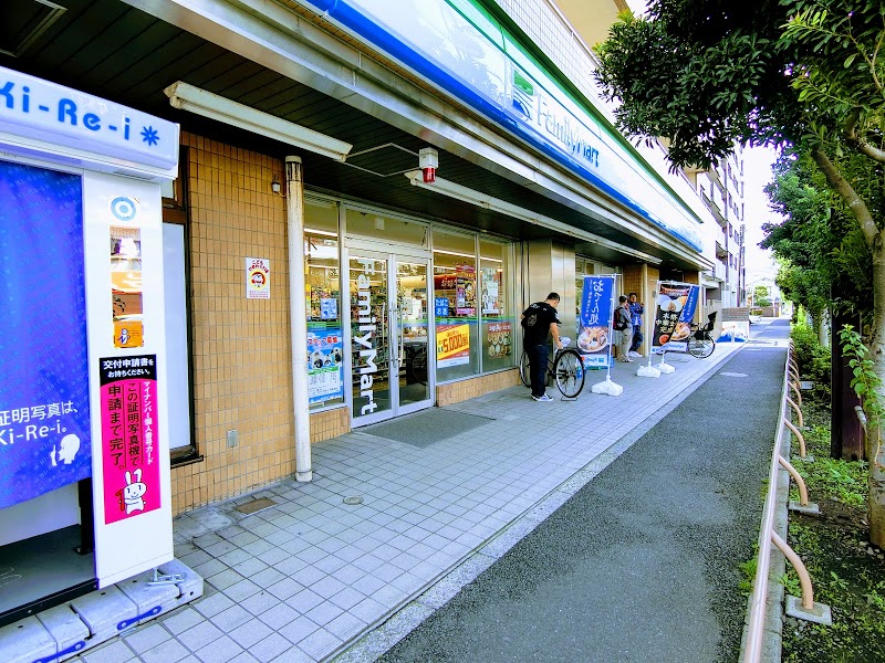 ファミリーマート 堀切店