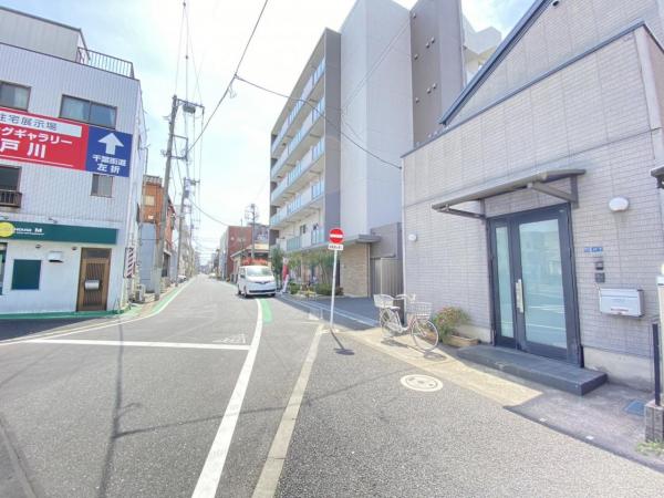 東四つ木4丁目　中古戸建 前面道路含む現地写真 