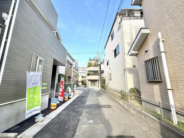 東堀切2丁目　新築戸建 前面道路含む現地写真 