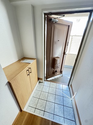 中須コーポラス 玄関 