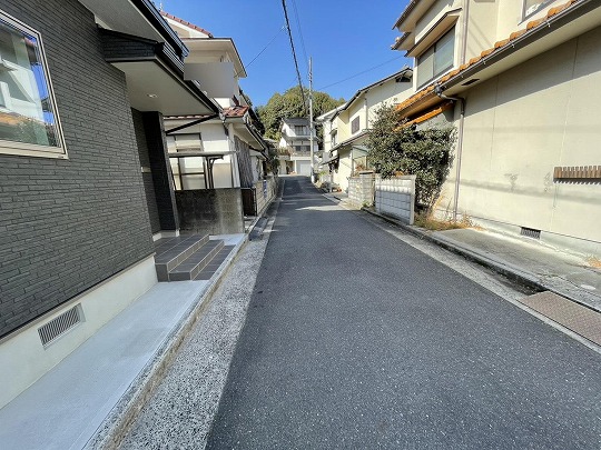 山本6丁目　中古戸建 前面道路含む現地写真 
