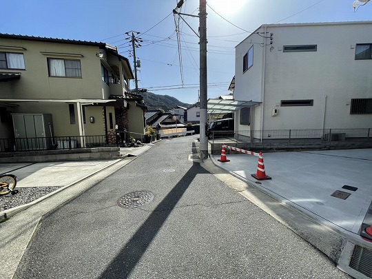 山本6丁目　中古戸建 前面道路含む現地写真 
