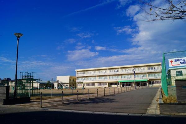 酒田市立松原小学校。