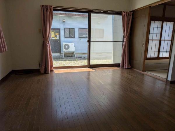 鶴岡市大半田　中古住宅 リビング 