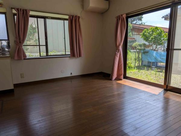 鶴岡市大半田　中古住宅 リビング 