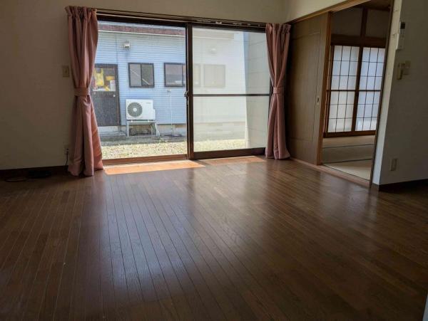 鶴岡市大半田　中古住宅 リビング 