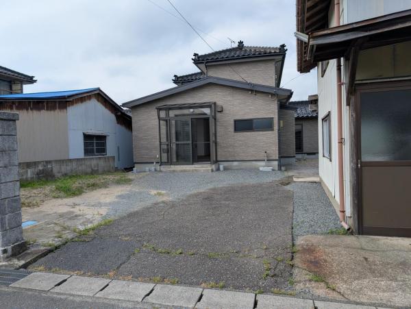 酒田市新堀　中古住宅 現地外観写真 