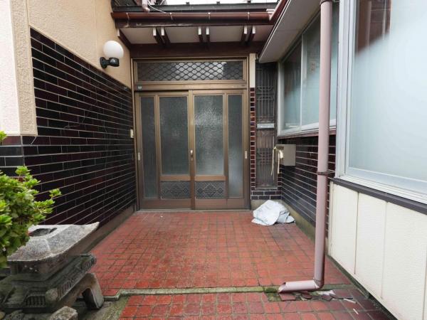 酒田市光ヶ丘五丁目　中古住宅【現状渡し】 玄関 