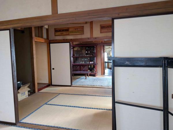 酒田市光ヶ丘五丁目　中古住宅【現状渡し】 リビング以外の居室 
