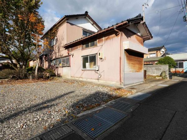 酒田市字新町　中古住宅　【現況渡し】 現地外観写真 
