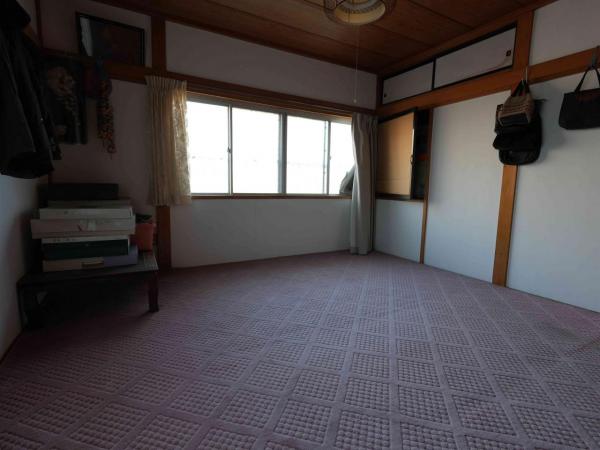 酒田市字新町　中古住宅　【現況渡し】 リビング以外の居室 