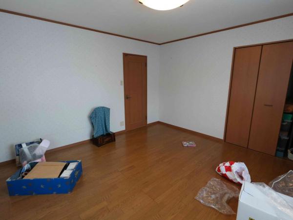 酒田市東泉町一丁目　中古住宅 リビング以外の居室 