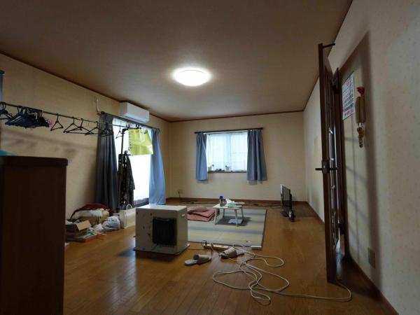 酒田市東泉町一丁目　中古住宅 リビング 