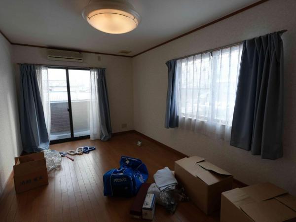 酒田市東泉町一丁目　中古住宅 リビング以外の居室 